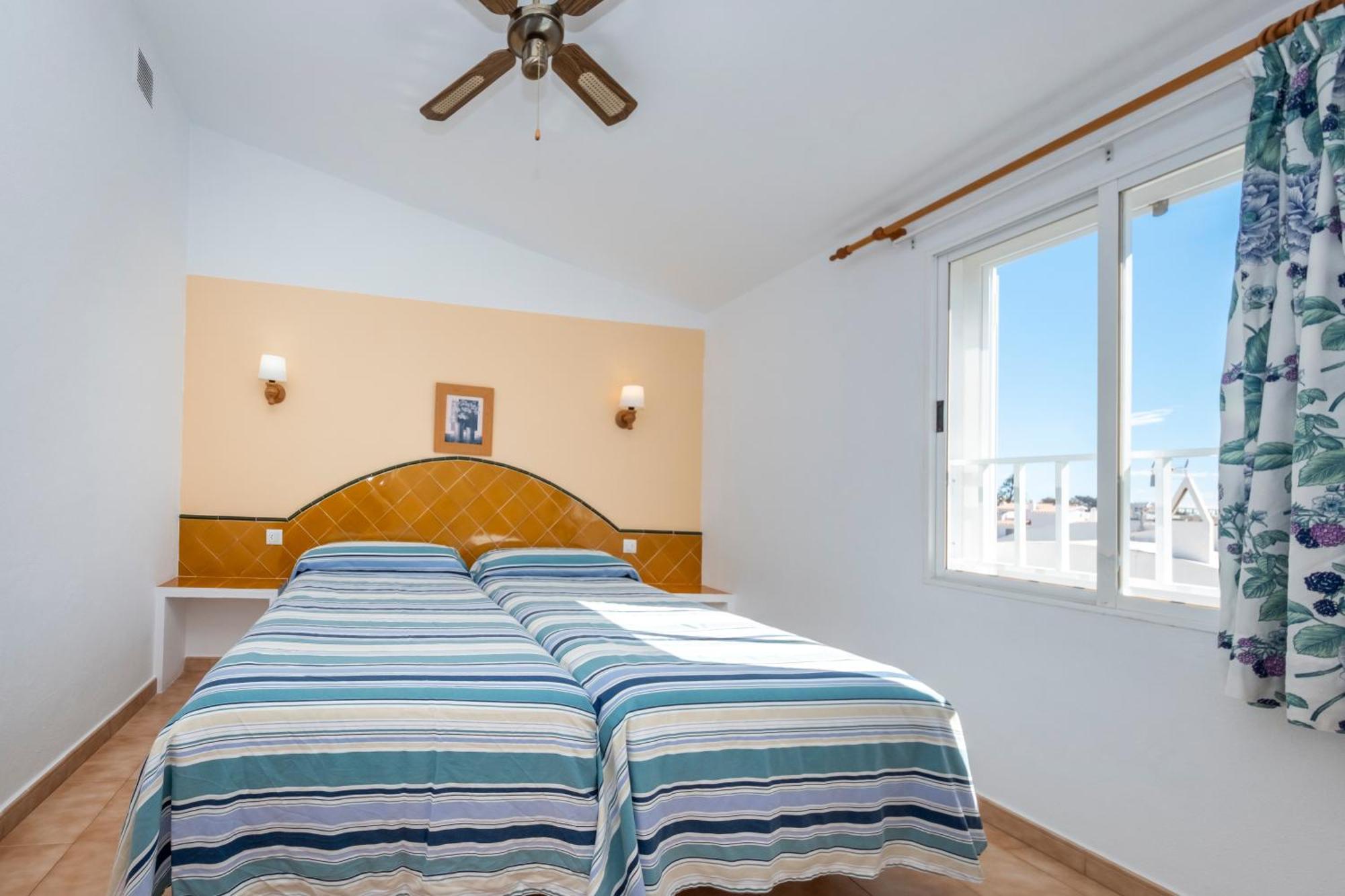 Apartamentos Sol Ponent Cala Blanca  Exterior photo