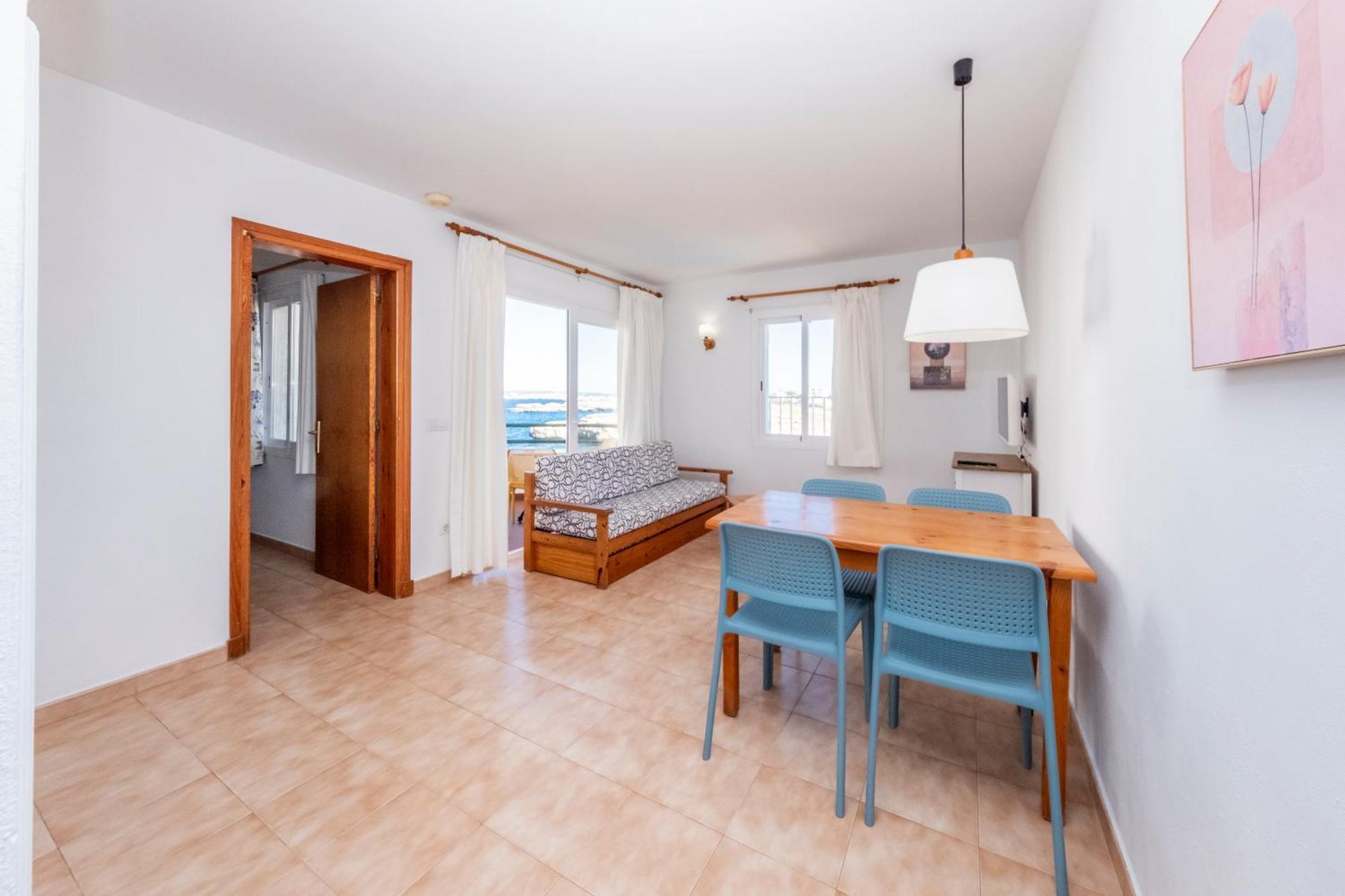 Apartamentos Sol Ponent Cala Blanca  Exterior photo