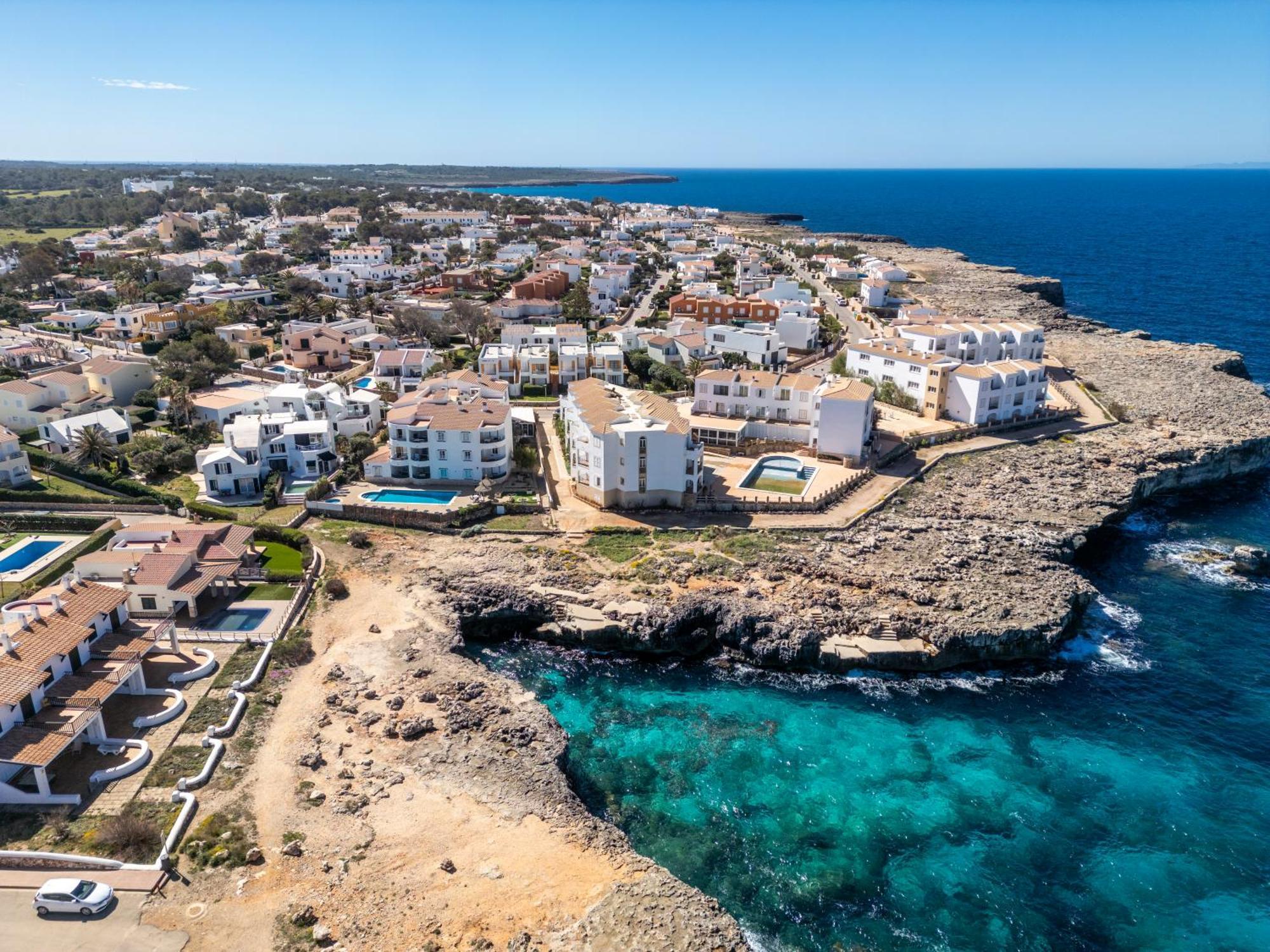 Apartamentos Sol Ponent Cala Blanca  Exterior photo