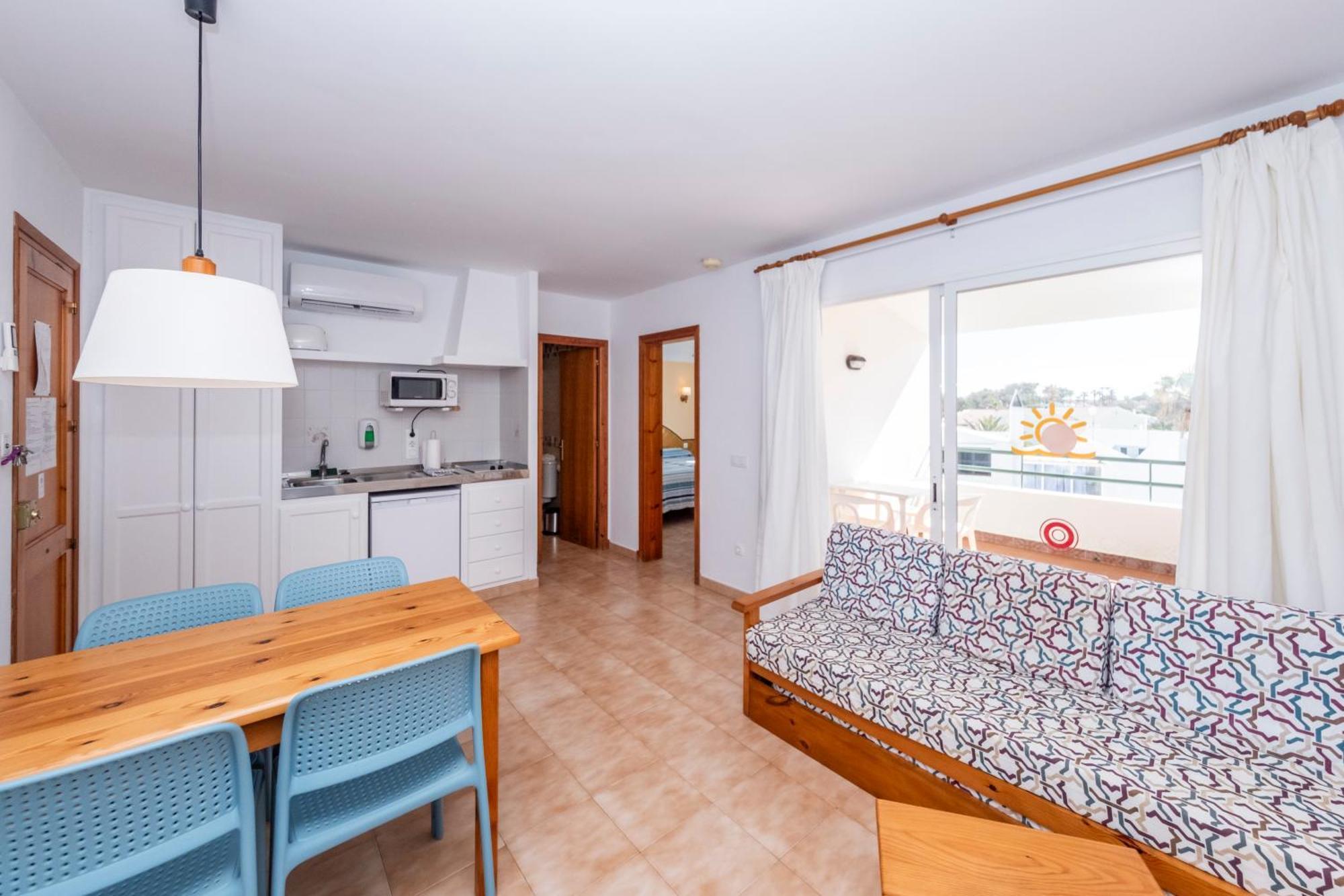 Apartamentos Sol Ponent Cala Blanca  Exterior photo