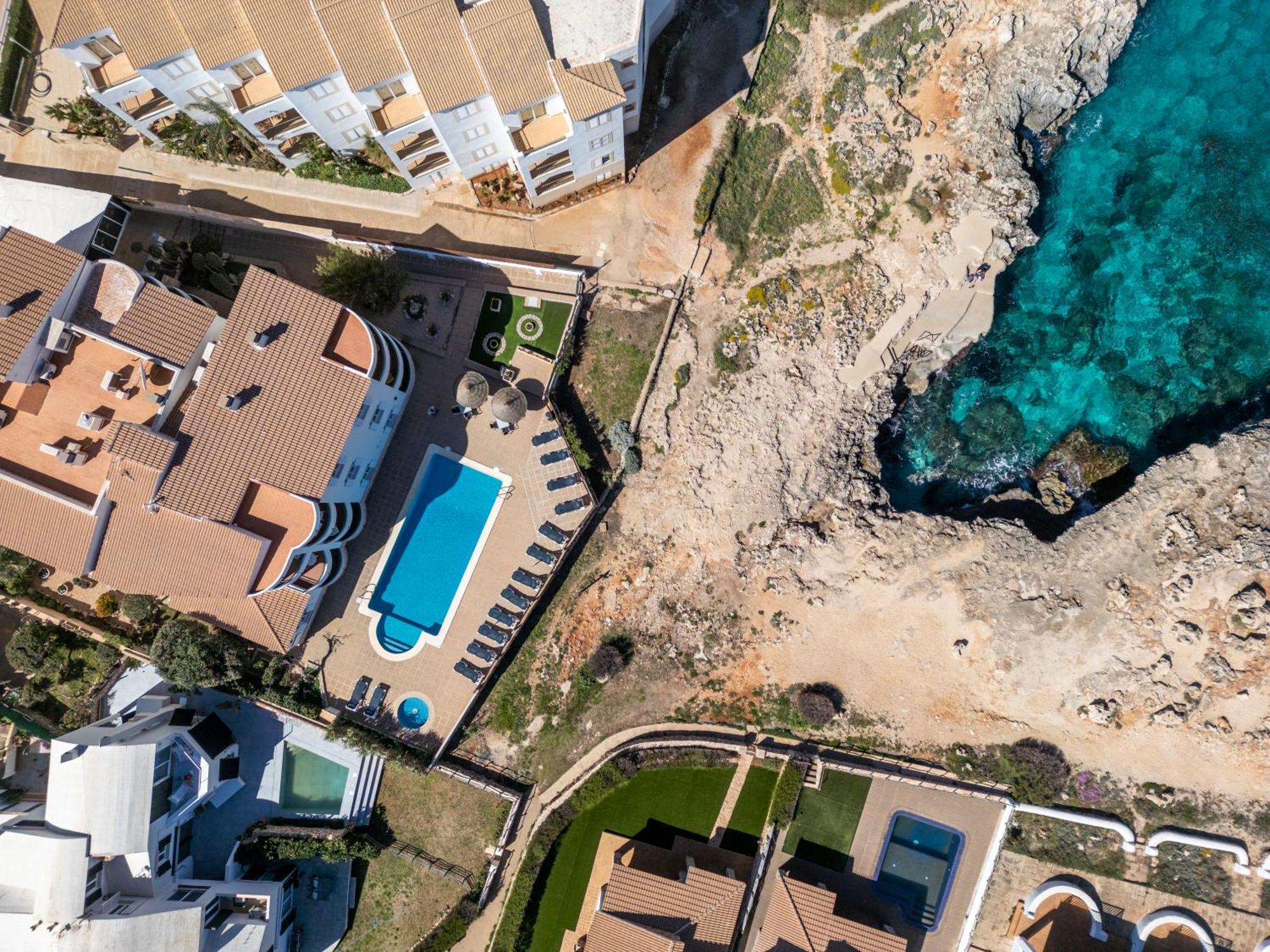 Apartamentos Sol Ponent Cala Blanca  Exterior photo
