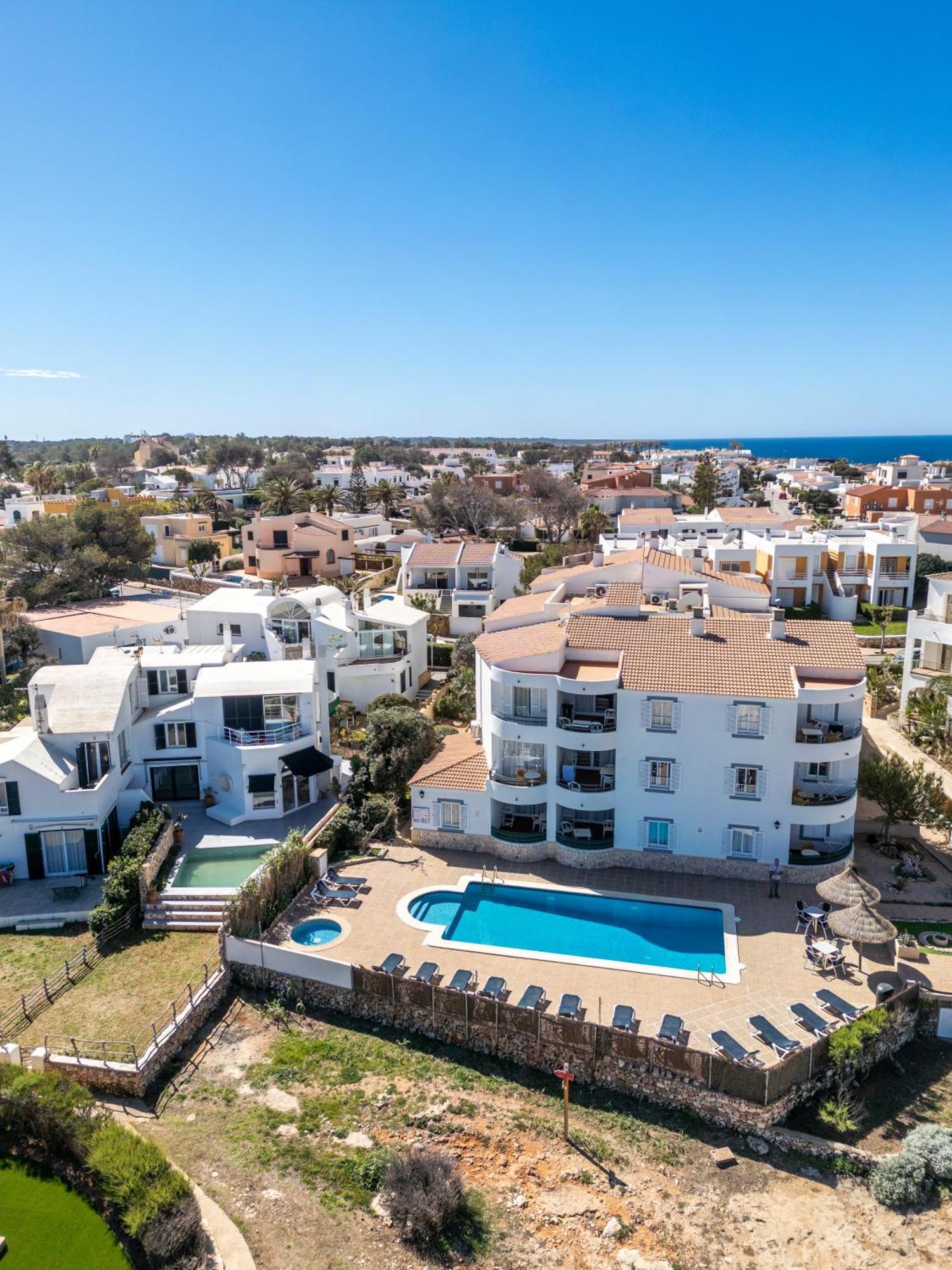 Apartamentos Sol Ponent Cala Blanca  Exterior photo