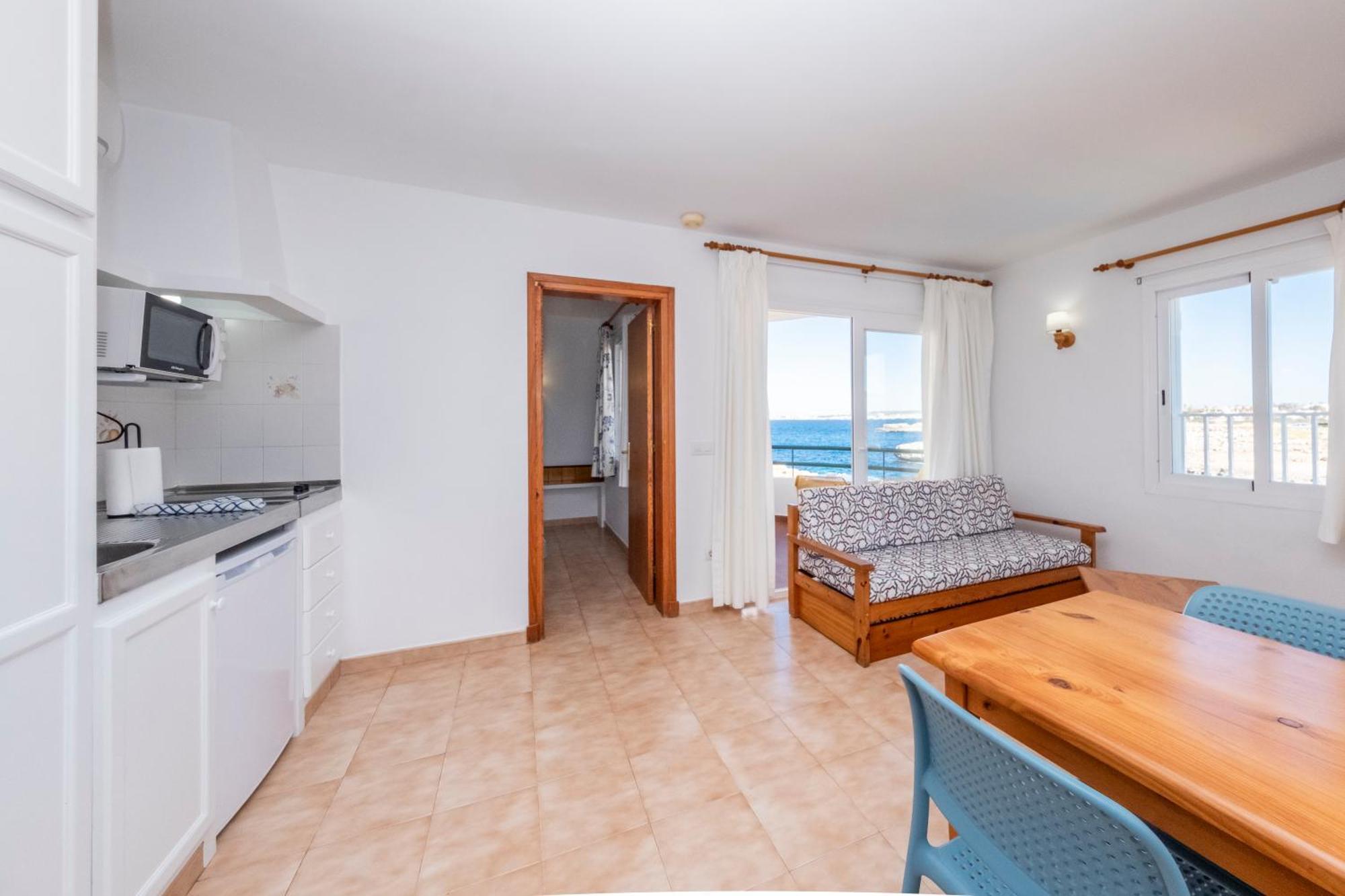 Apartamentos Sol Ponent Cala Blanca  Exterior photo