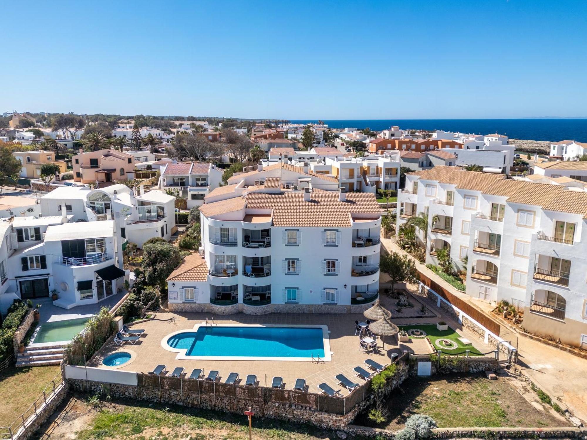 Apartamentos Sol Ponent Cala Blanca  Exterior photo