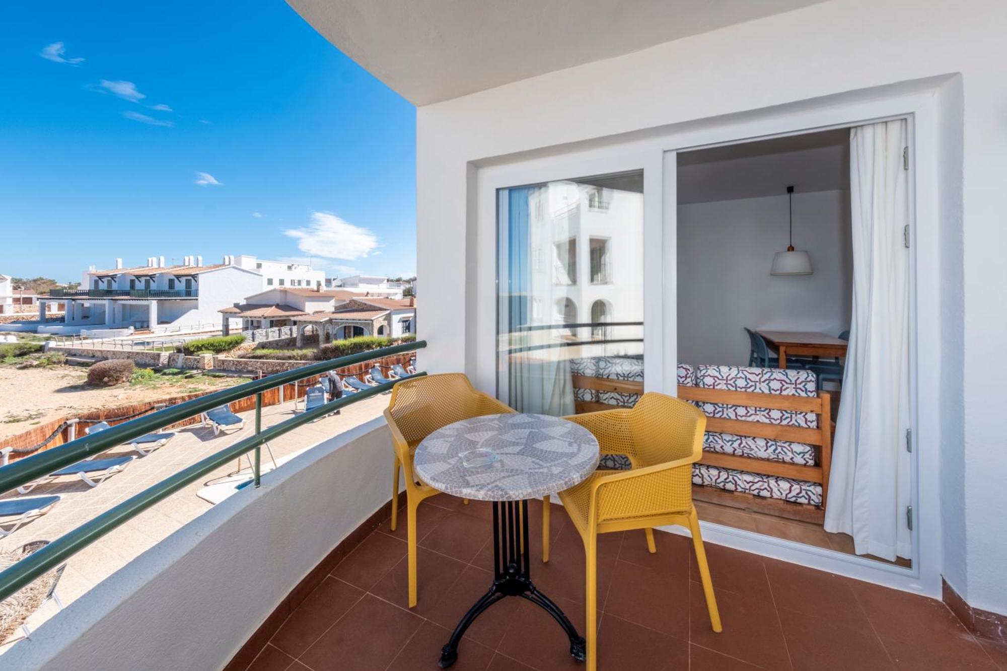 Apartamentos Sol Ponent Cala Blanca  Exterior photo