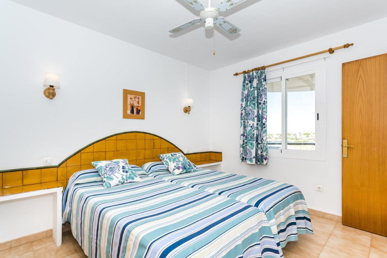 Apartamentos Sol Ponent Cala Blanca  Exterior photo