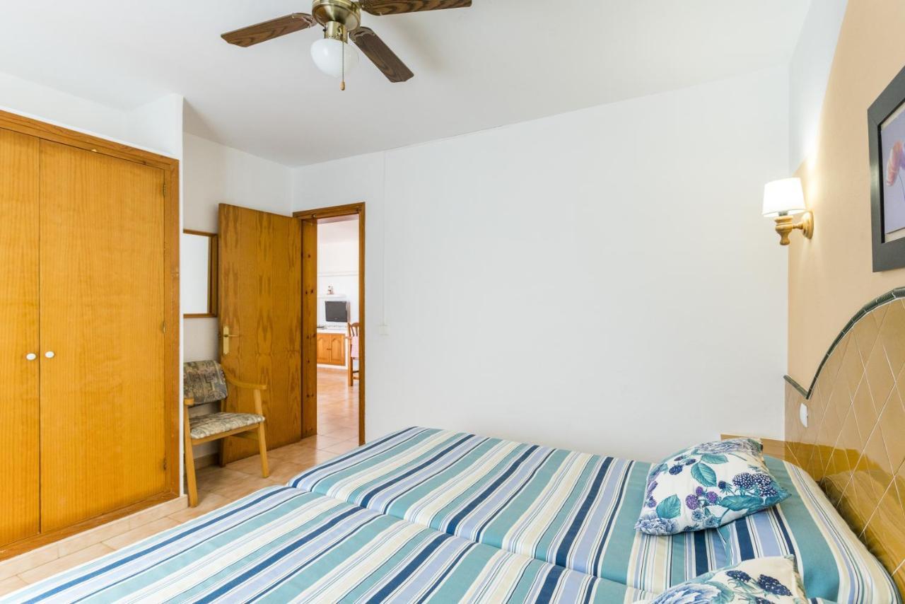 Apartamentos Sol Ponent Cala Blanca  Exterior photo