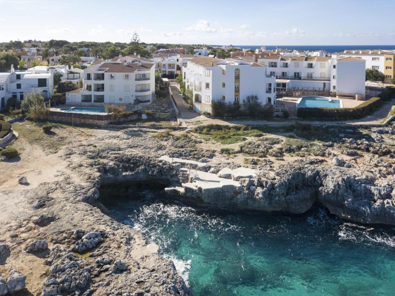 Apartamentos Sol Ponent Cala Blanca  Exterior photo