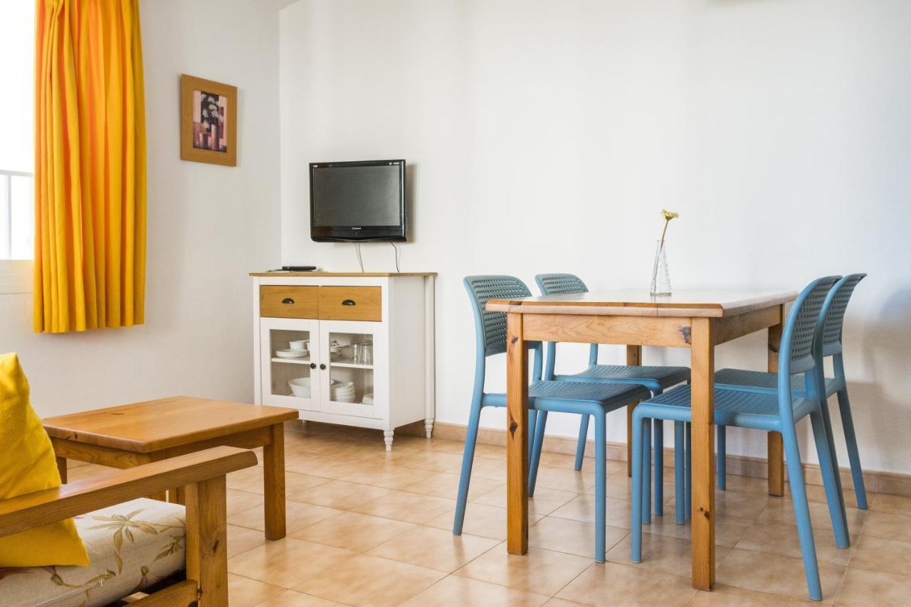 Apartamentos Sol Ponent Cala Blanca  Exterior photo